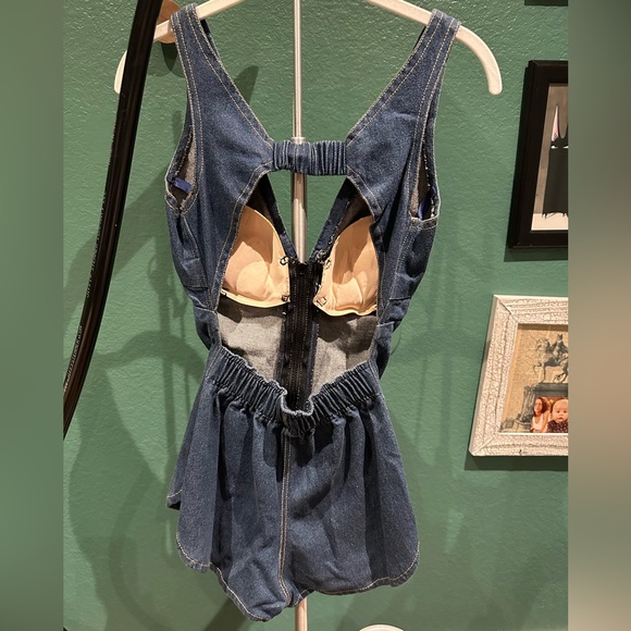 CUSTOM | Denim Cutout Sleeveless romper - Picture 6 of 6